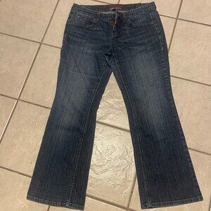 TOMMY HILFIGER WOMEN FREEDOM FLARED MEDIUM WASH SIZE 10A‎ JEANS